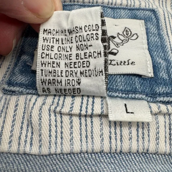 Live a Little Blue Denim Top Grommets Studs Pockets Cap Sleeve‎ Large - Picture 6 of 11